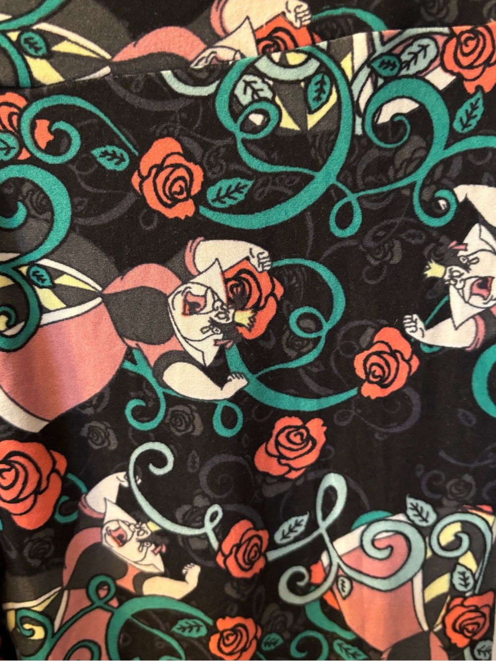 LuLaRoe Disney Fandom Alice in Wonderland Queen of Hearts Vines Black Leggings